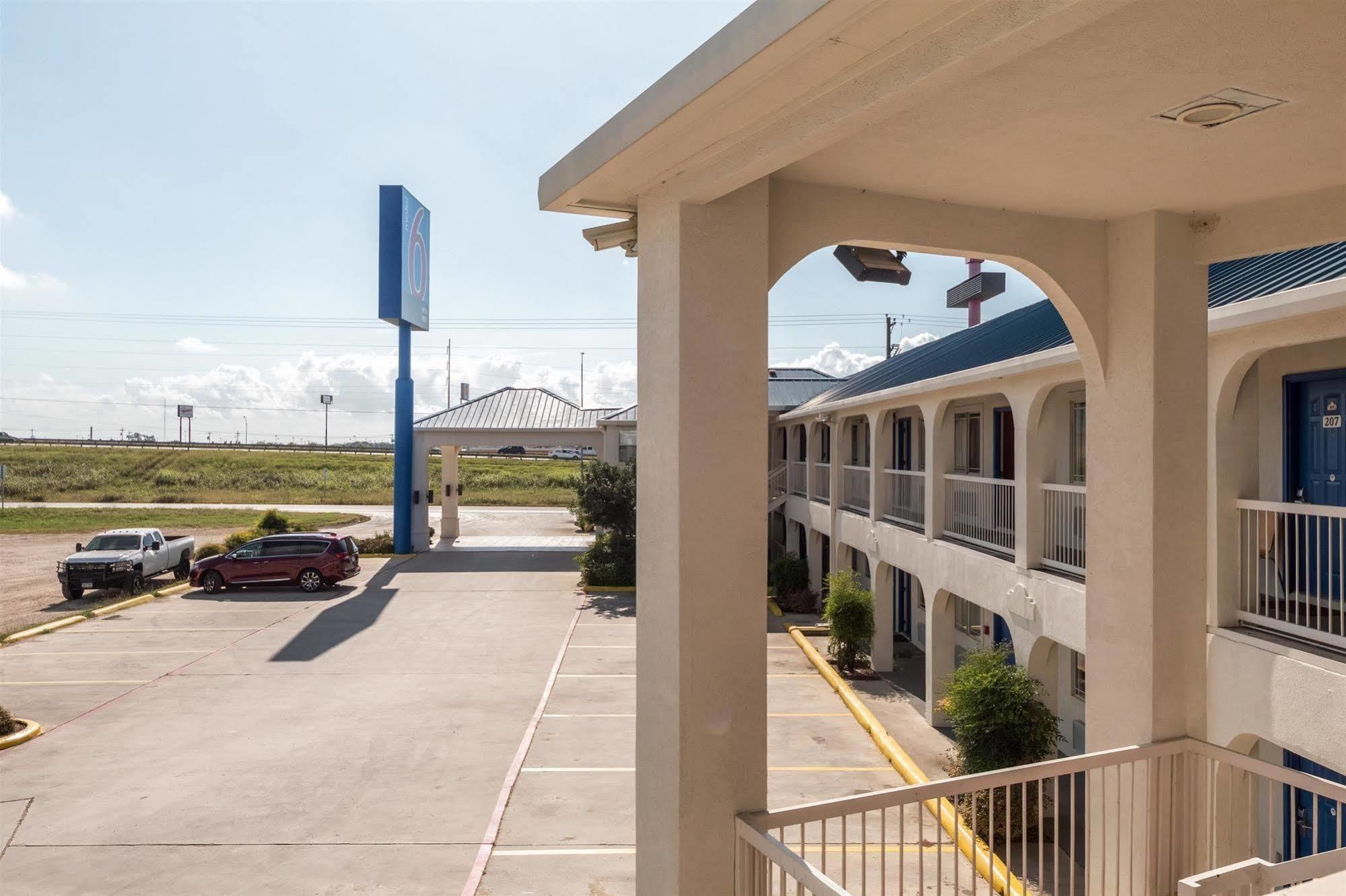 Motel 6 Seguin Tx Экстерьер фото