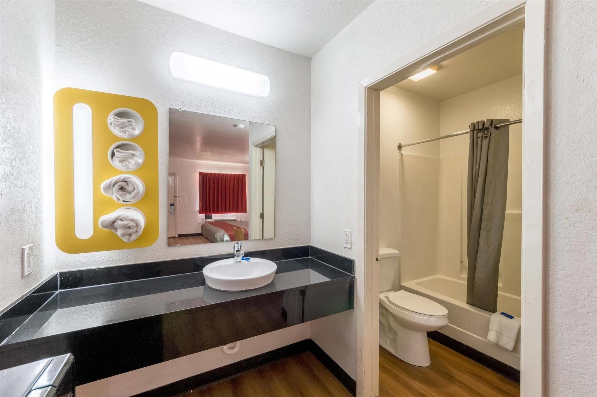 Motel 6 Seguin Tx Экстерьер фото