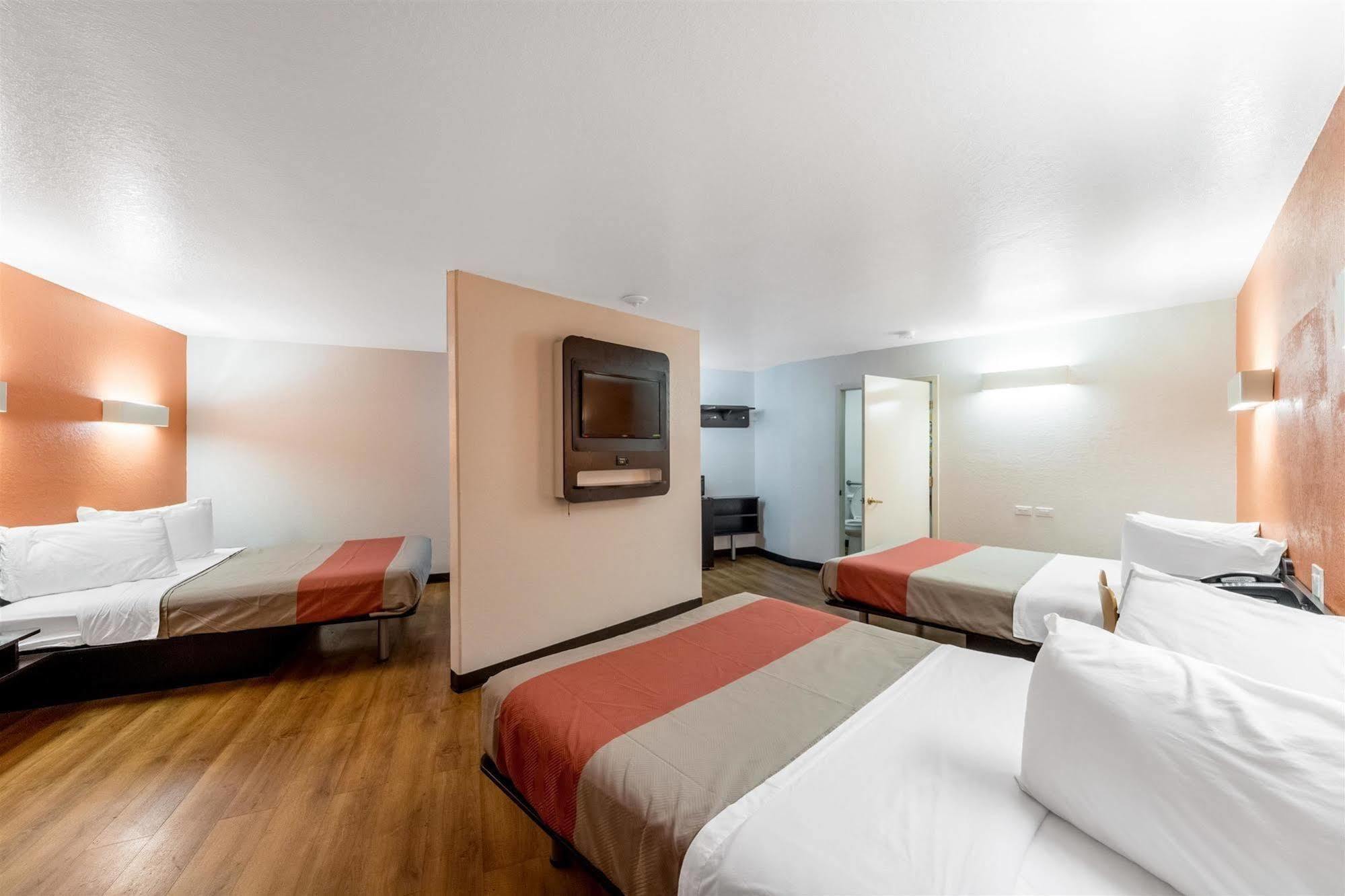Motel 6 Seguin Tx Экстерьер фото